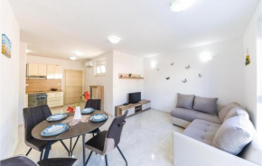 Gorgeous Apartment In Vinisce With Kitchen